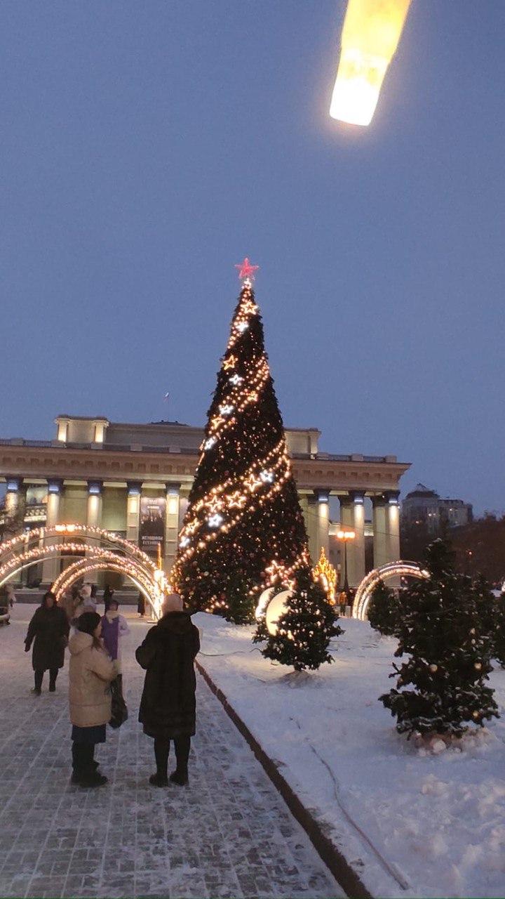 Фото Новосибирск нарядился к празднику 3